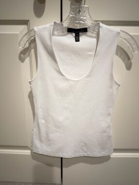 White House Black Market forme tank